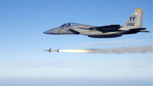 Estados Unidos prosigue su escalada y derriba un dron sirio